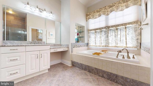 69 PEBBLE BEACH DR, Egg Harbor Township, NJ 08234