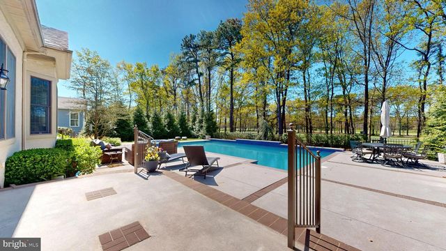 69 PEBBLE BEACH DR, Egg Harbor Township, NJ 08234