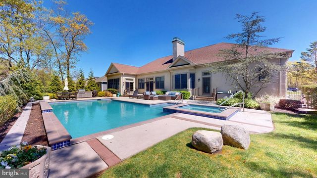 69 PEBBLE BEACH DR, Egg Harbor Township, NJ 08234