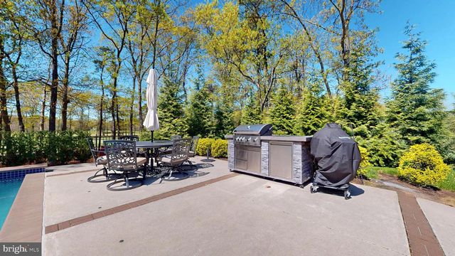 69 PEBBLE BEACH DR, Egg Harbor Township, NJ 08234
