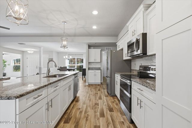 12335 House Finch Road, Weeki Wachee, FL 34614