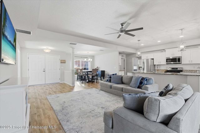 12335 House Finch Road, Weeki Wachee, FL 34614