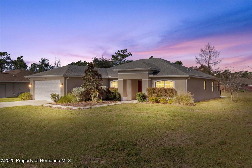 12335 House Finch Road, Weeki Wachee, FL 34614