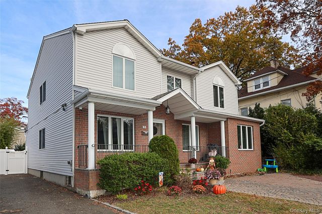 83 Lexington Avenue 2nd Fl, Westbury, NY 11590