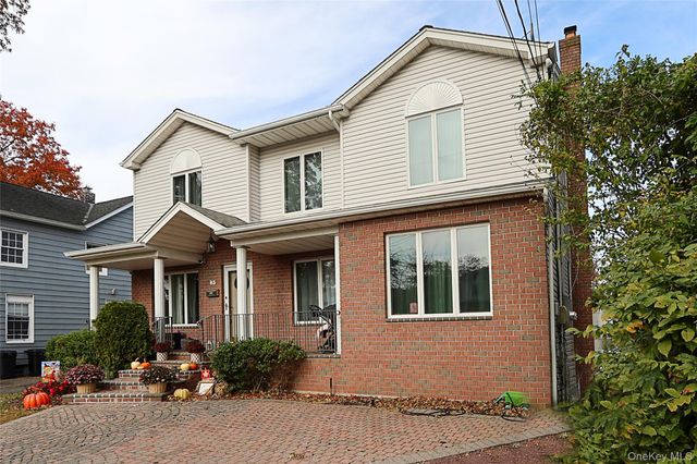 83 Lexington Avenue 2nd Fl, Westbury, NY 11590