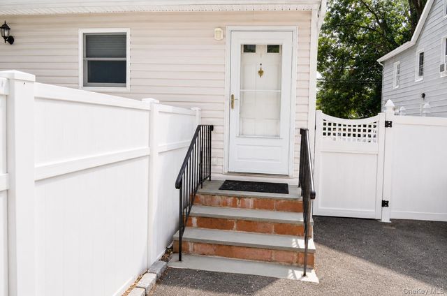 83 Lexington Avenue 2nd Fl, Westbury, NY 11590