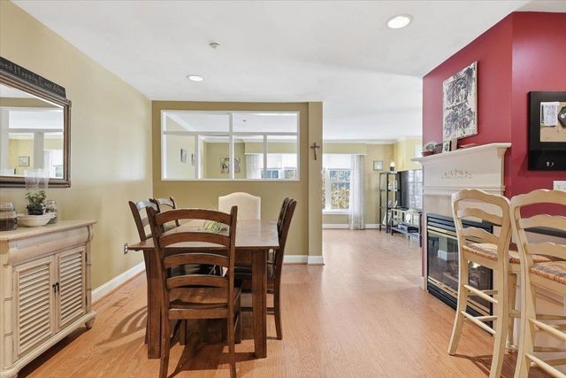 1 Maple Ridge Dr Unit 202, Merrimack, NH 03054