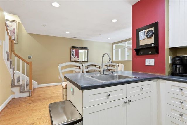 1 Maple Ridge Dr Unit 202, Merrimack, NH 03054