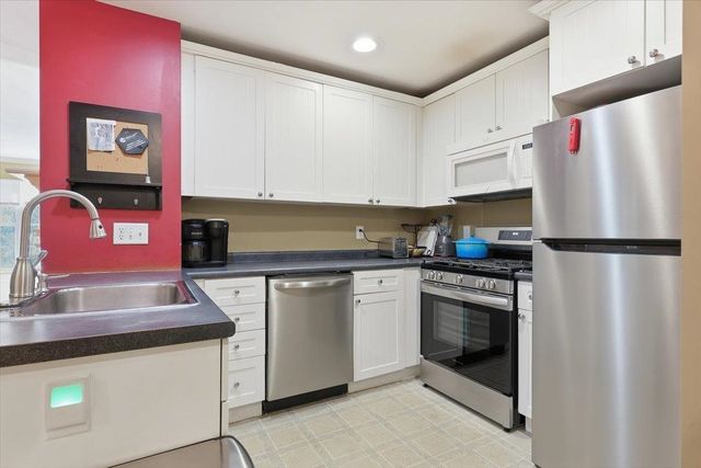 1 Maple Ridge Dr Unit 202, Merrimack, NH 03054