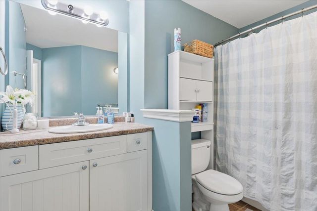 1 Maple Ridge Dr Unit 202, Merrimack, NH 03054