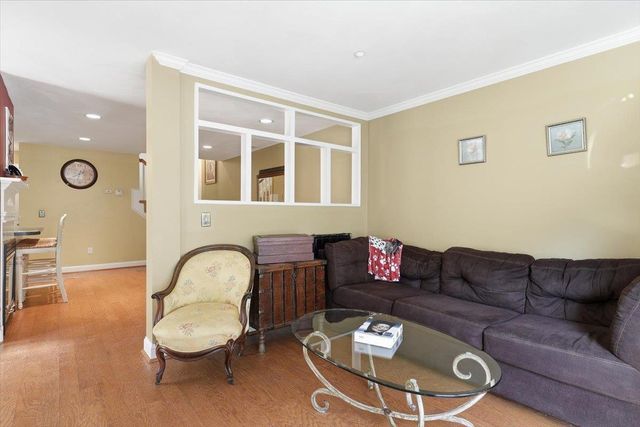 1 Maple Ridge Dr Unit 202, Merrimack, NH 03054