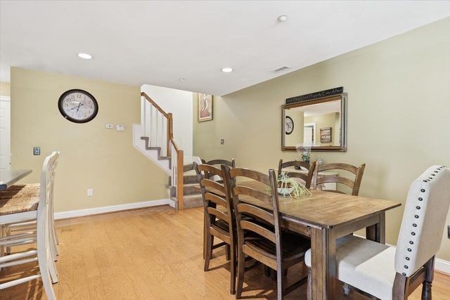 1 Maple Ridge Dr Unit 202, Merrimack, NH 03054