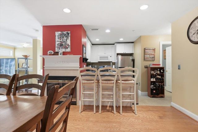 1 Maple Ridge Dr Unit 202, Merrimack, NH 03054