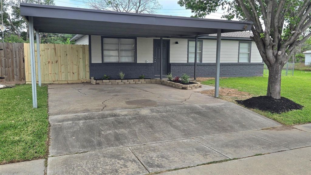3502 Magnolia Avenue, Texas City, TX 77590