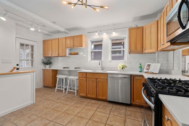 39 Bond St 39, Somerville, MA 02145