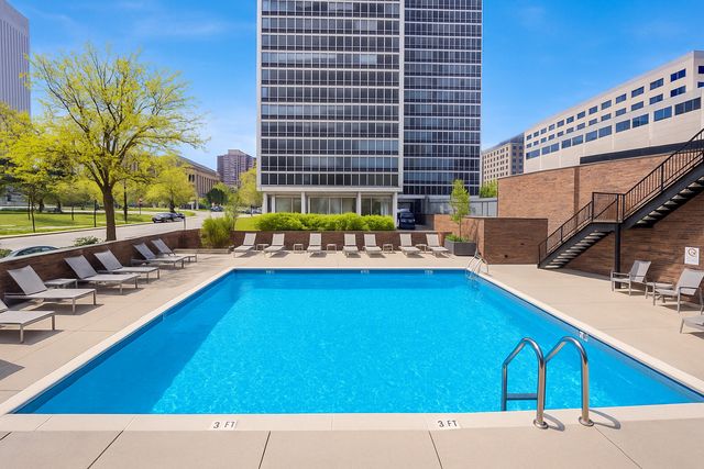 2800 N Lake Shore Drive 1213, Chicago, IL 60657