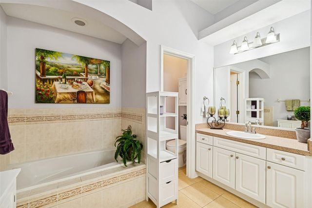 5816 MOHR LOOP, Tampa, FL 33615