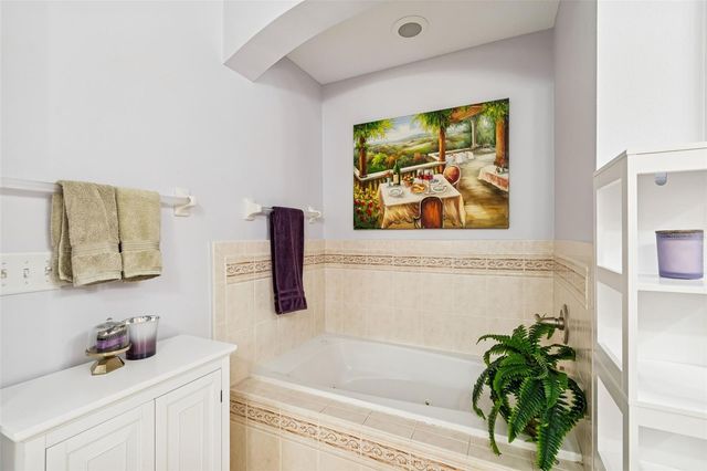 5816 MOHR LOOP, Tampa, FL 33615