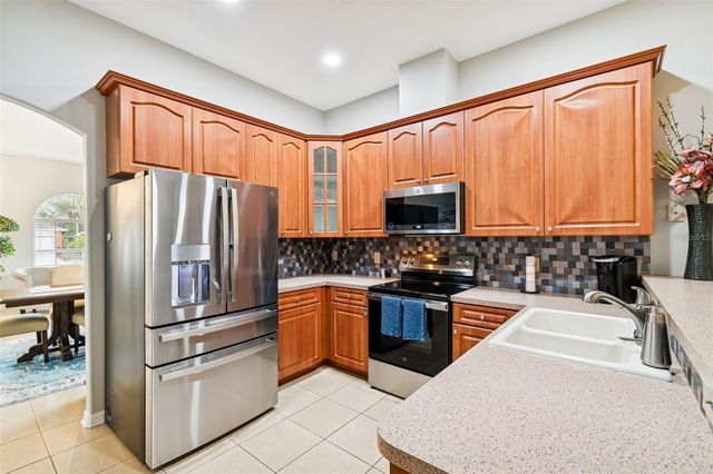 5816 MOHR LOOP, Tampa, FL 33615