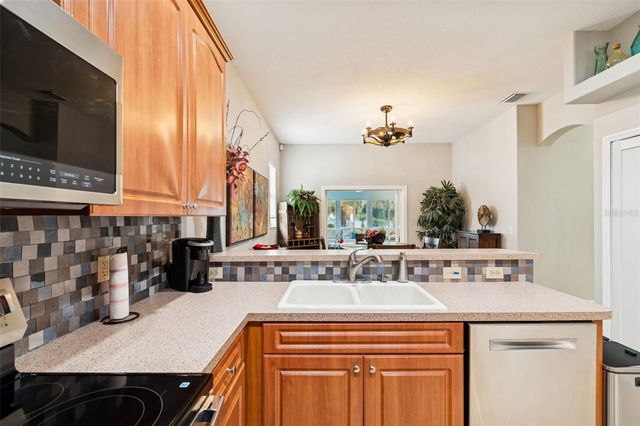 5816 MOHR LOOP, Tampa, FL 33615