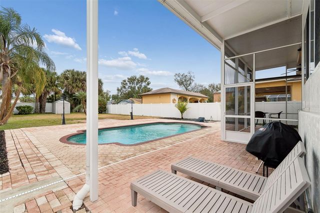 5816 MOHR LOOP, Tampa, FL 33615