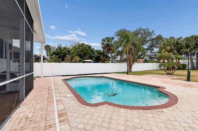 5816 MOHR LOOP, Tampa, FL 33615