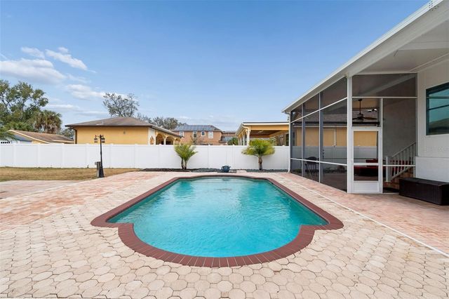 5816 MOHR LOOP, Tampa, FL 33615