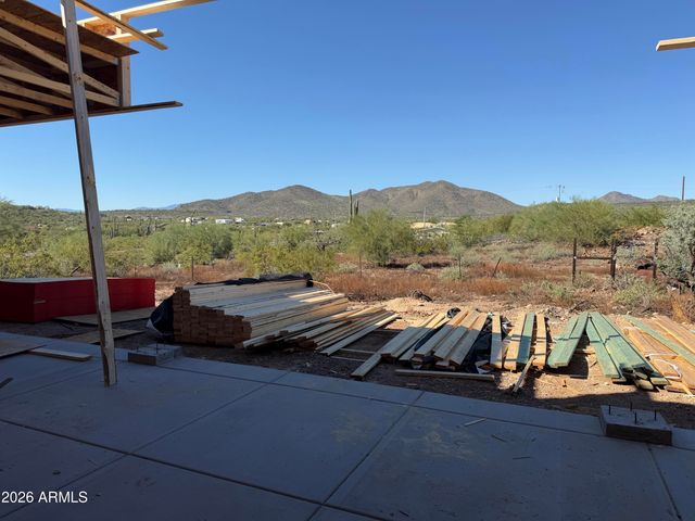 428 W ROUGH RIDER Road, New River, AZ 85087