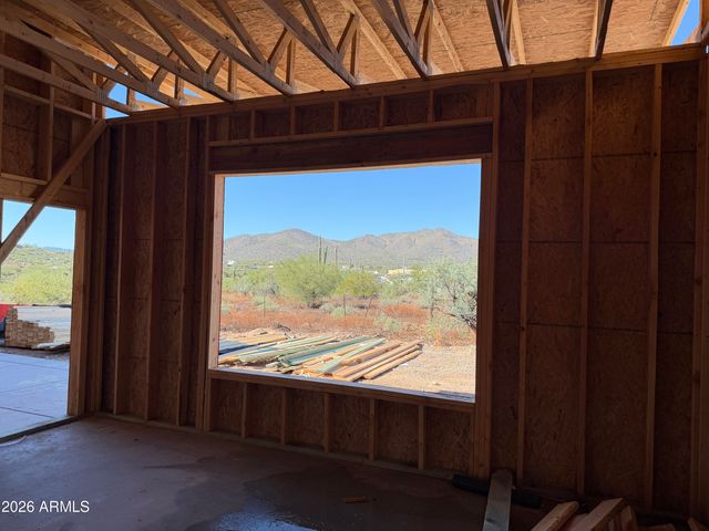 428 W ROUGH RIDER Road, New River, AZ 85087