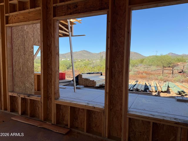 428 W ROUGH RIDER Road, New River, AZ 85087
