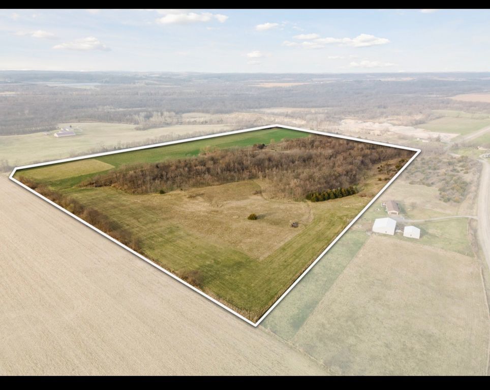 Indian Boundary Road, Center Point, IA 52213