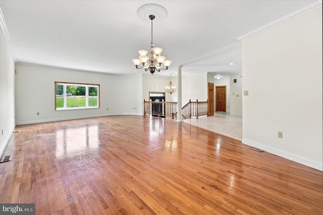 744 NAAMANS RD, Claymont, DE 19703