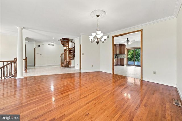 744 NAAMANS RD, Claymont, DE 19703