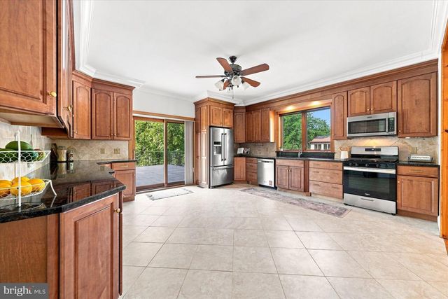 744 NAAMANS RD, Claymont, DE 19703