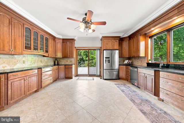 744 NAAMANS RD, Claymont, DE 19703