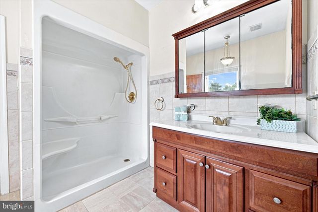 744 NAAMANS RD, Claymont, DE 19703