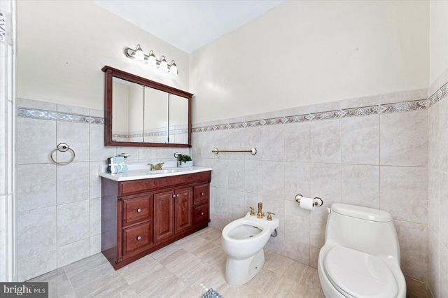 744 NAAMANS RD, Claymont, DE 19703