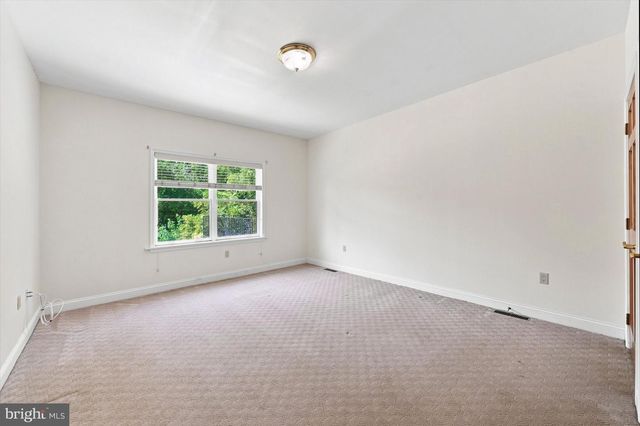 744 NAAMANS RD, Claymont, DE 19703
