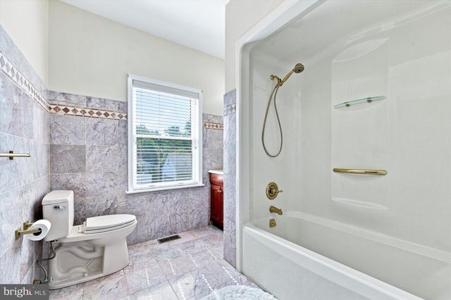 744 NAAMANS RD, Claymont, DE 19703