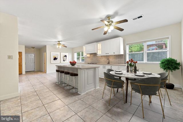 744 NAAMANS RD, Claymont, DE 19703