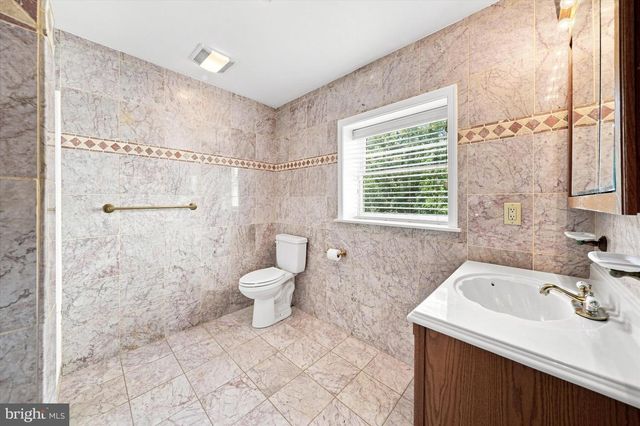 744 NAAMANS RD, Claymont, DE 19703