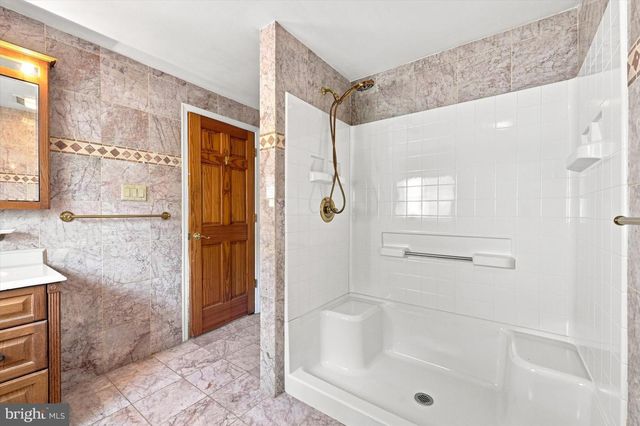 744 NAAMANS RD, Claymont, DE 19703