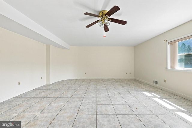 744 NAAMANS RD, Claymont, DE 19703