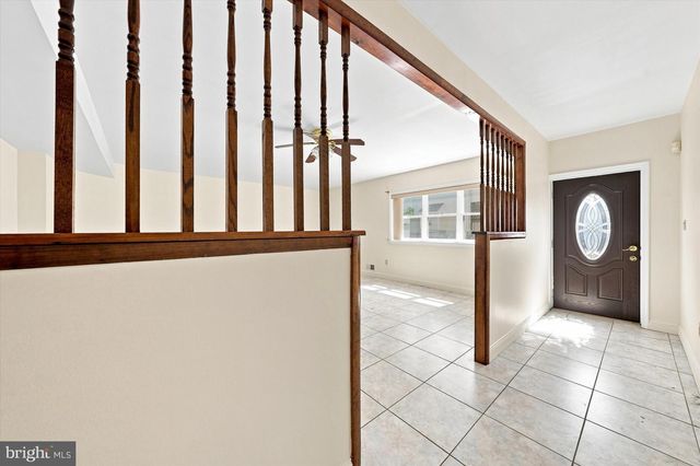744 NAAMANS RD, Claymont, DE 19703