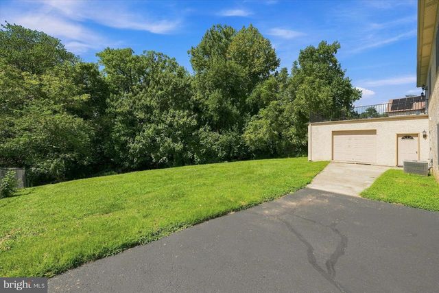 744 NAAMANS RD, Claymont, DE 19703