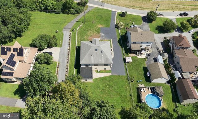 744 NAAMANS RD, Claymont, DE 19703