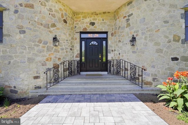 744 NAAMANS RD, Claymont, DE 19703