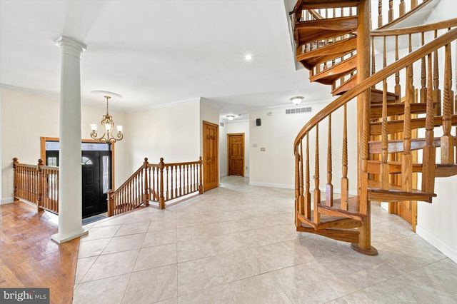 744 NAAMANS RD, Claymont, DE 19703