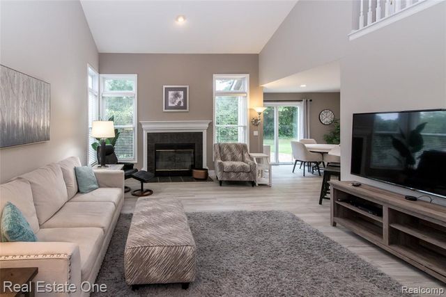 5808 Windstar Circle, Waterford, MI 48327