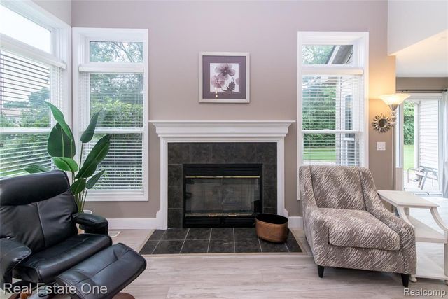 5808 Windstar Circle, Waterford, MI 48327